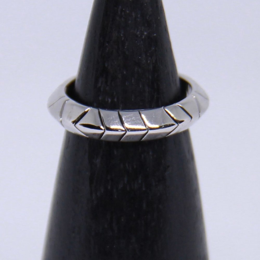 House of Harlow Silver Band with Geometric Design Size 5